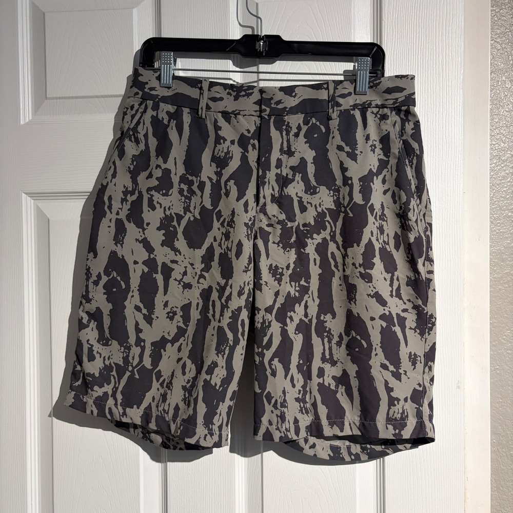 Nike Golf Dri-FIT Shorts Mens Medium Grey Black Camo Tiger Stripe Standard Fit